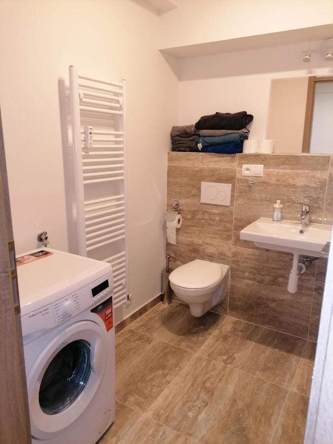 Brand New Studio Apartment #51 With Free Secure Parking In The Center Praga Exterior foto