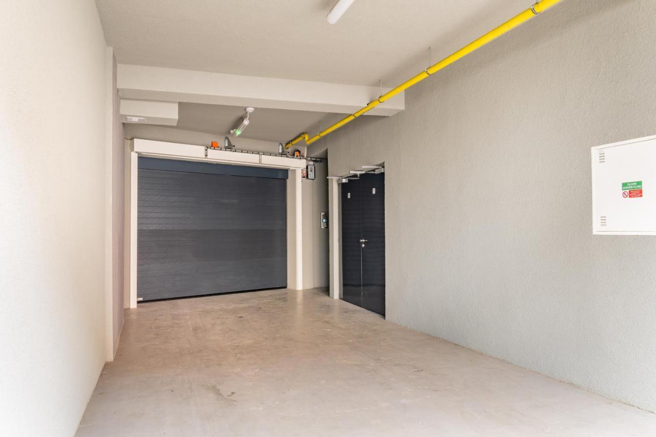 Brand New Studio Apartment #51 With Free Secure Parking In The Center Praga Exterior foto